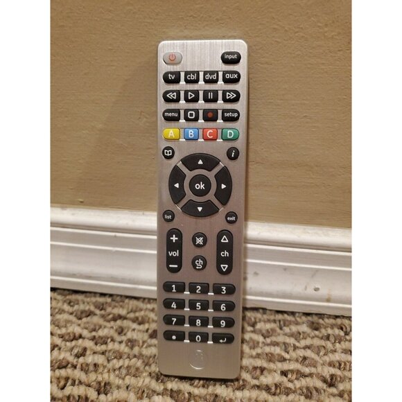 GE Universal Remote Control Model 11695 w/Instructions - Picture 1 of 2